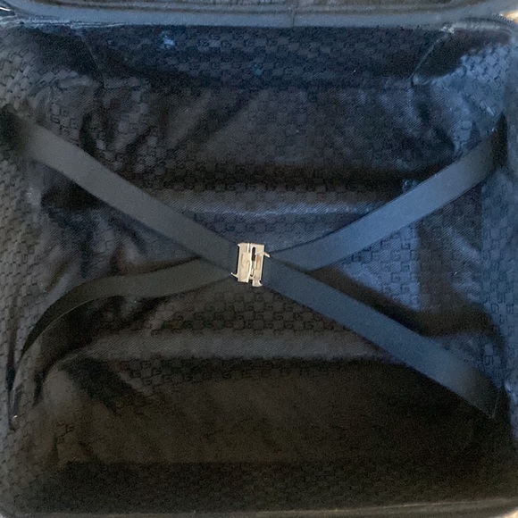 Gucci Rolling Carry On Suitcase with adjustable handle. - Picture 5 of 16